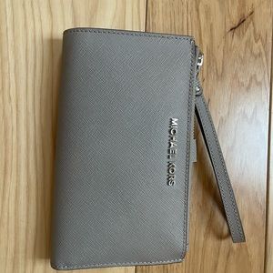 Michael Kors Wristlet